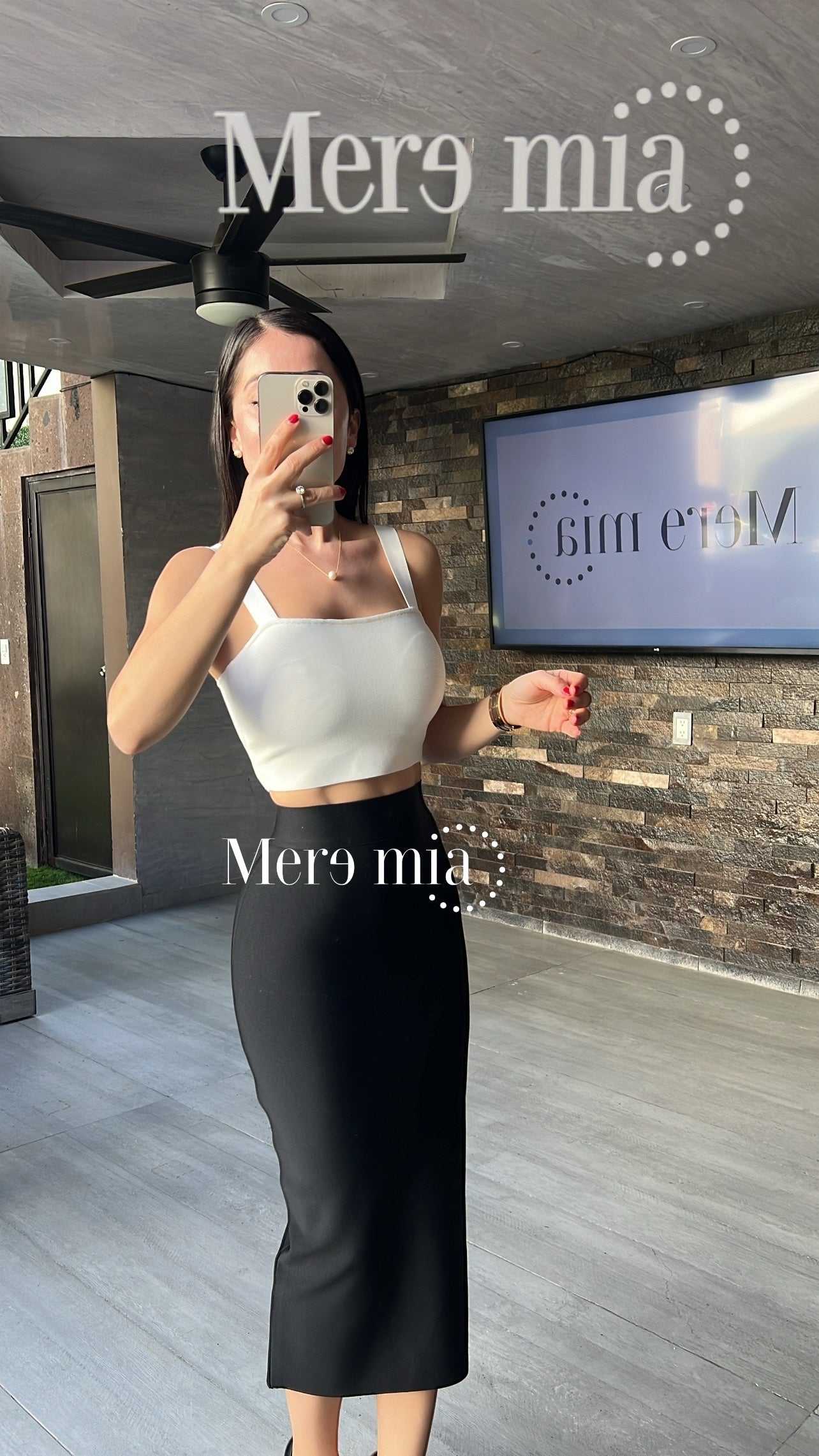 Falda negra midi