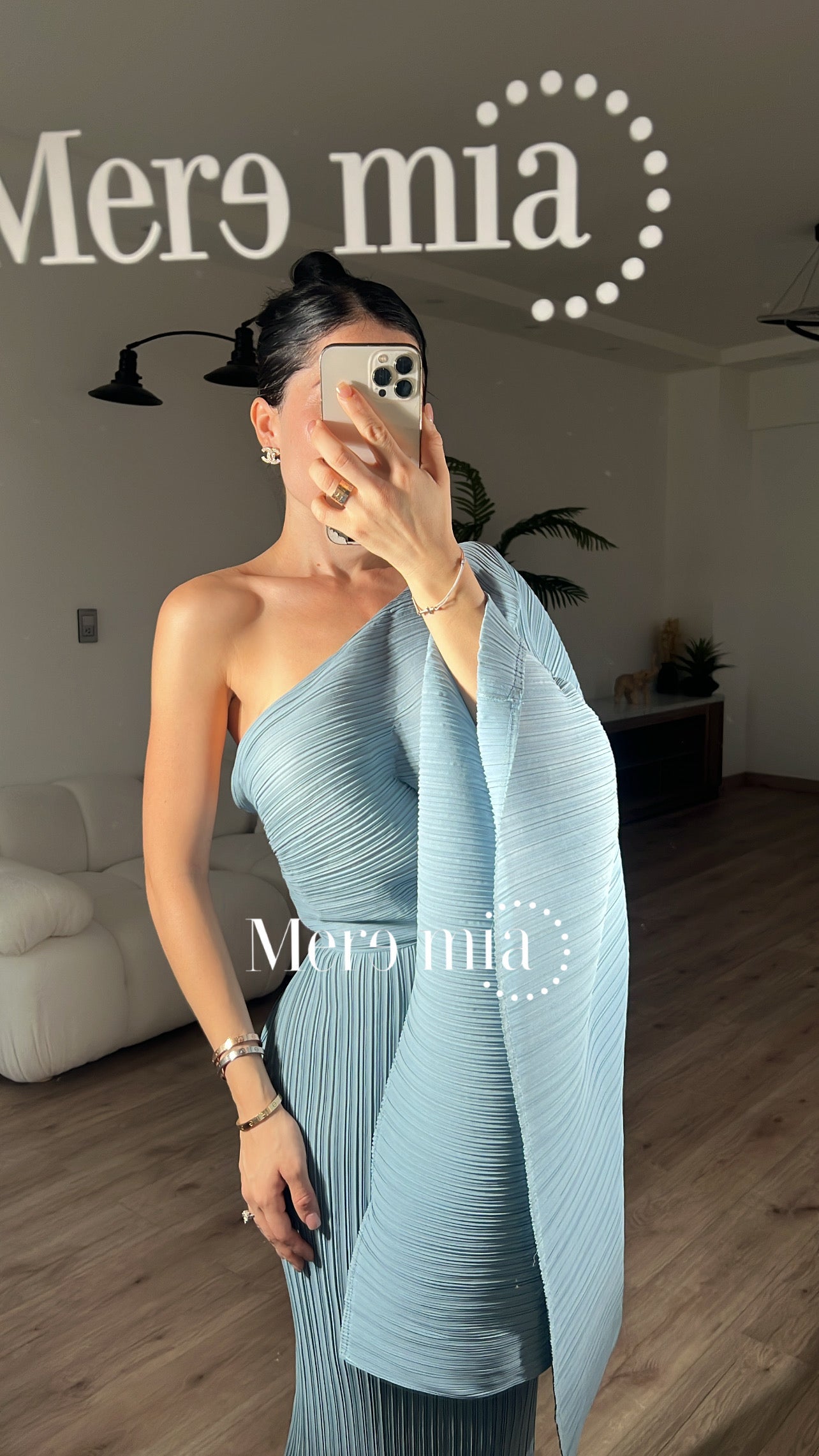 Vestido gris plisado