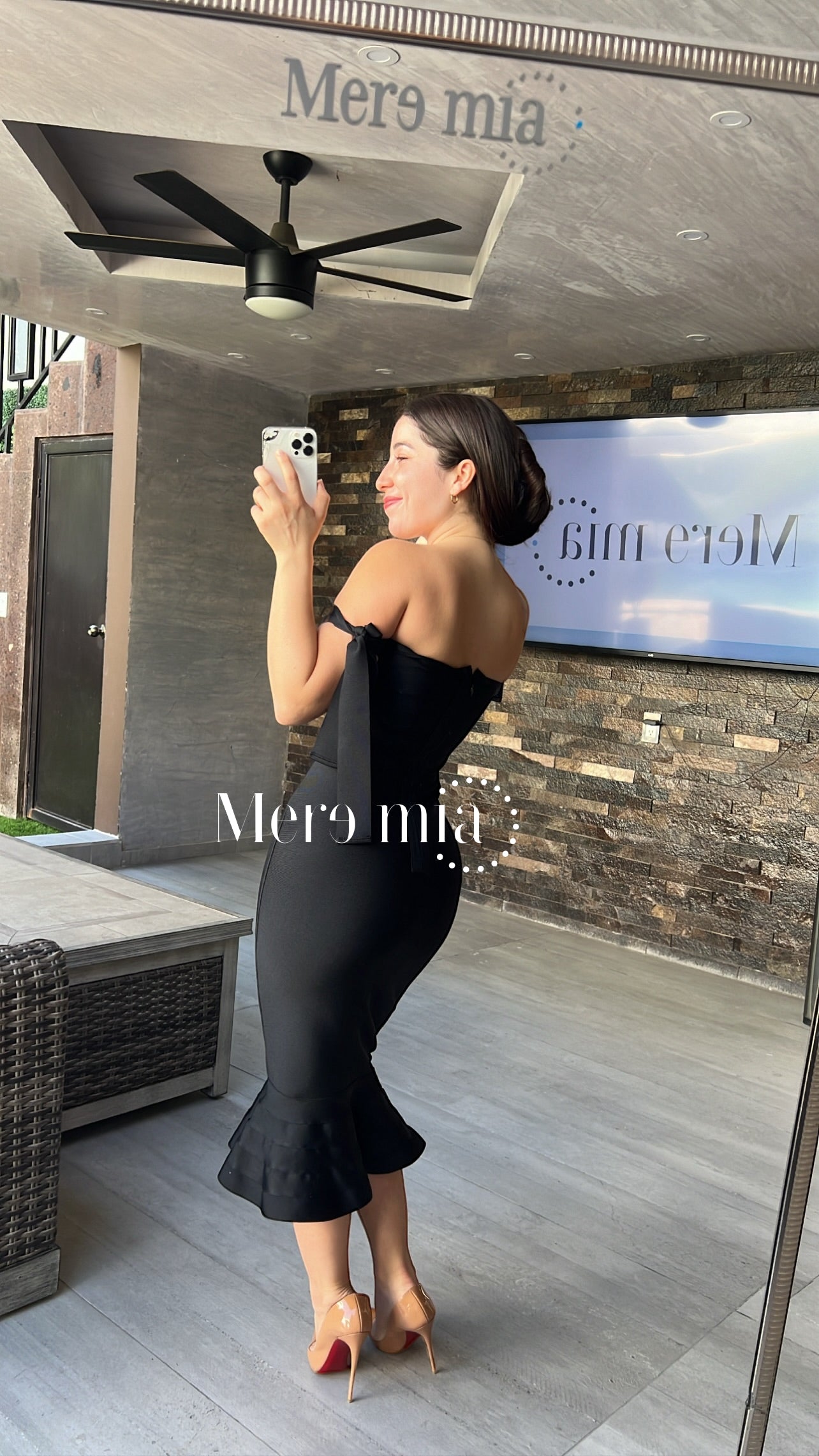 Vestido negro olan abajo copas