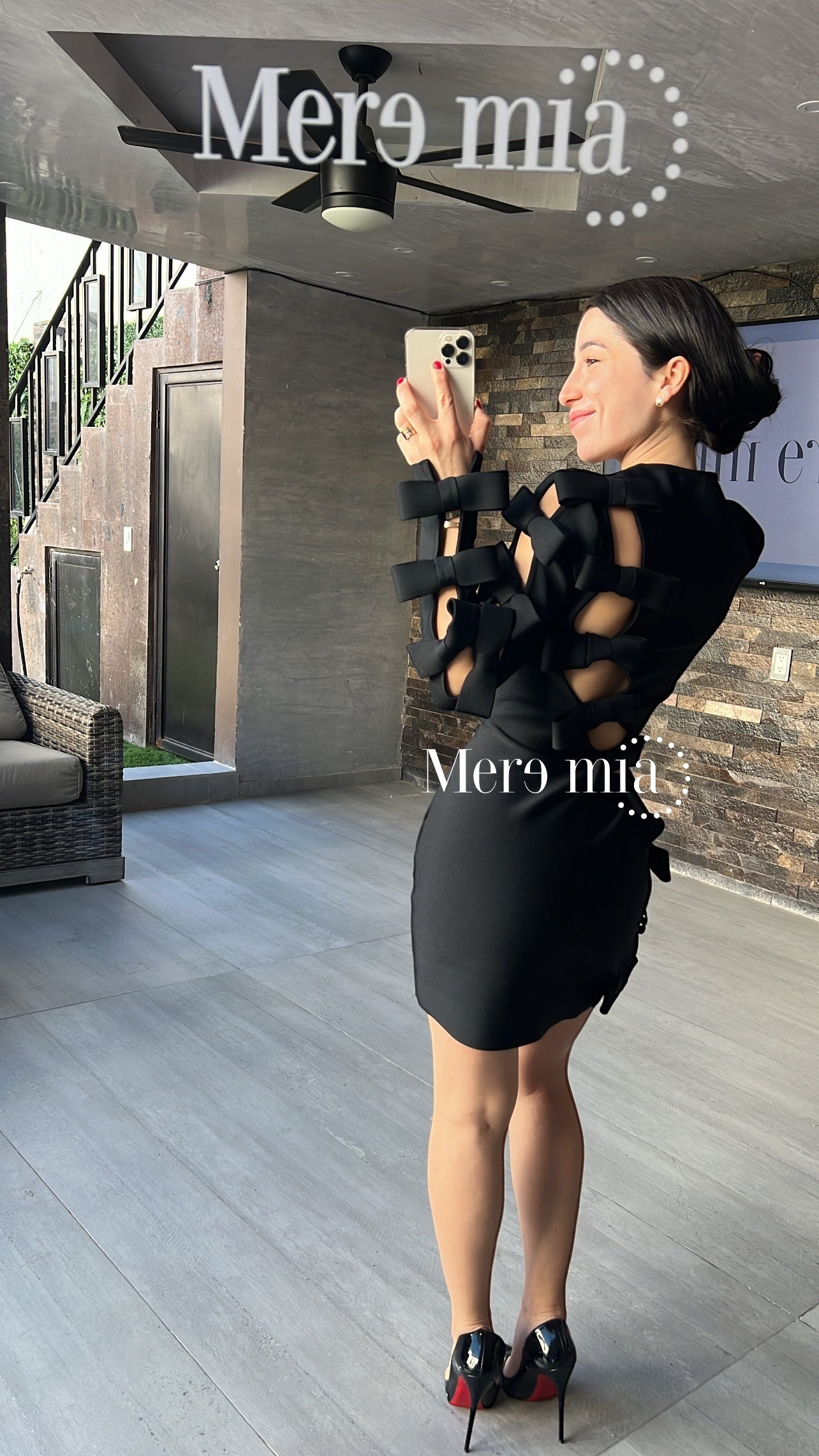 Vestido negro  corto moños