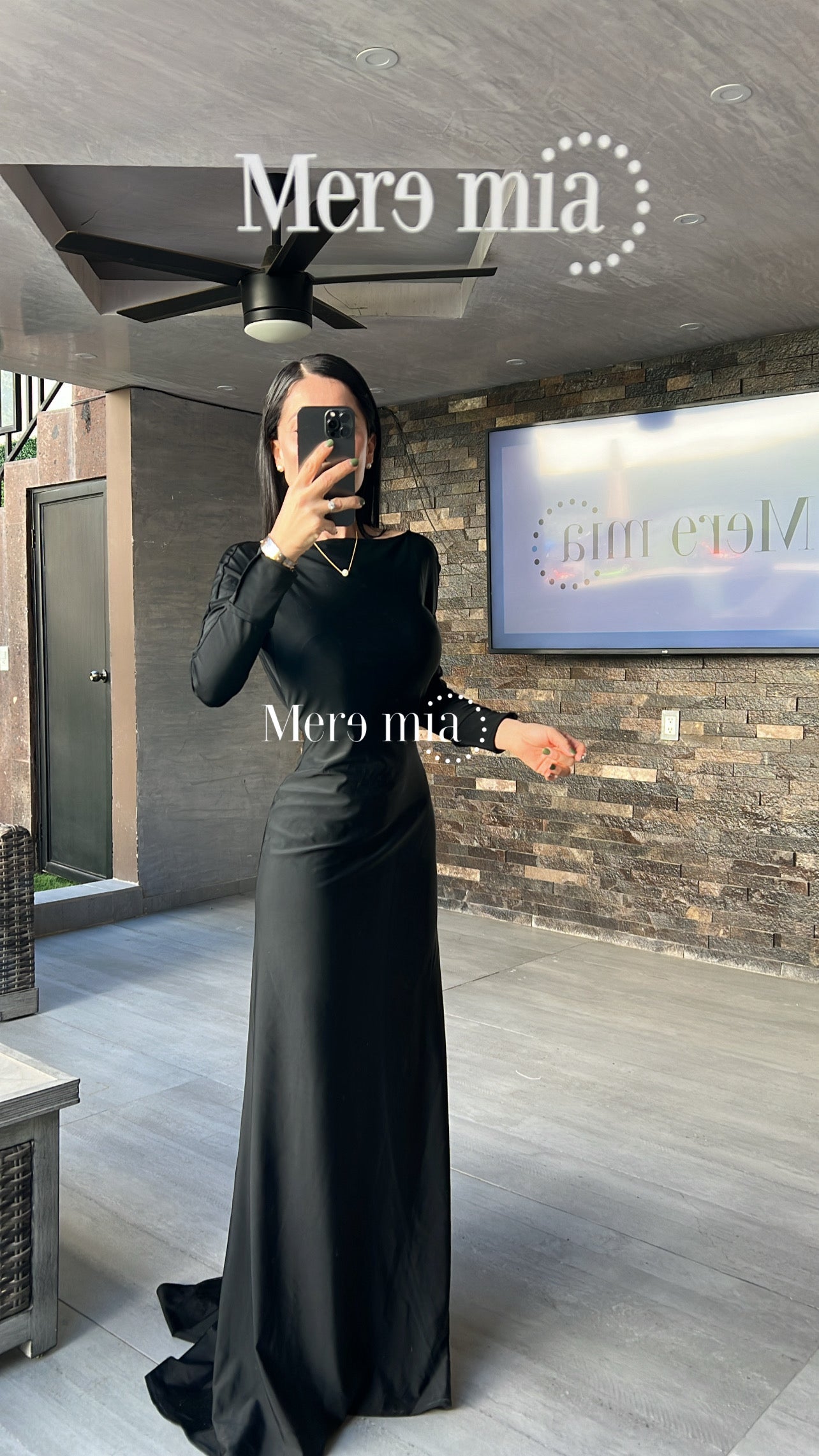 Vestido negro co plisada