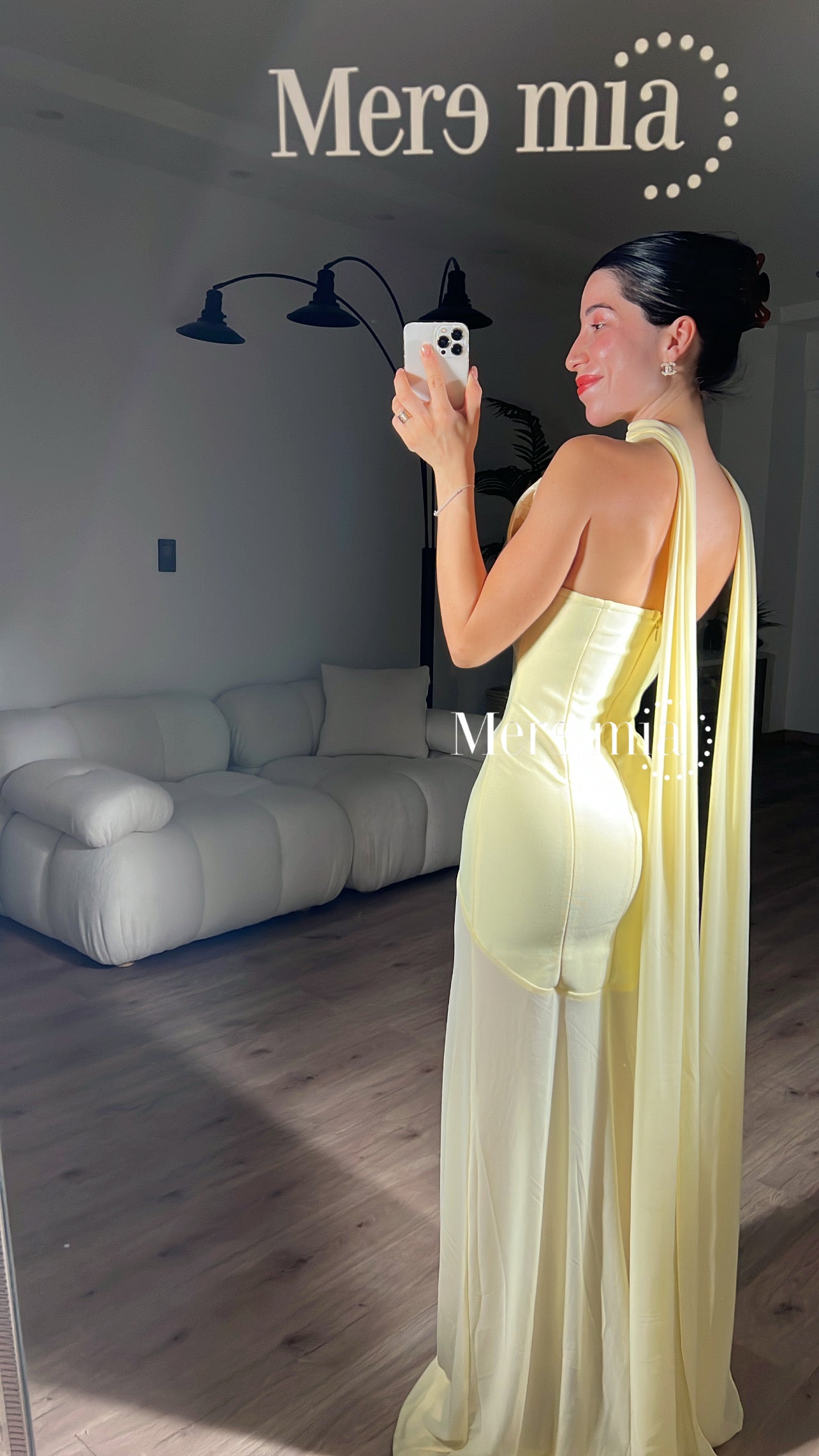 Vestido amarillo cuello