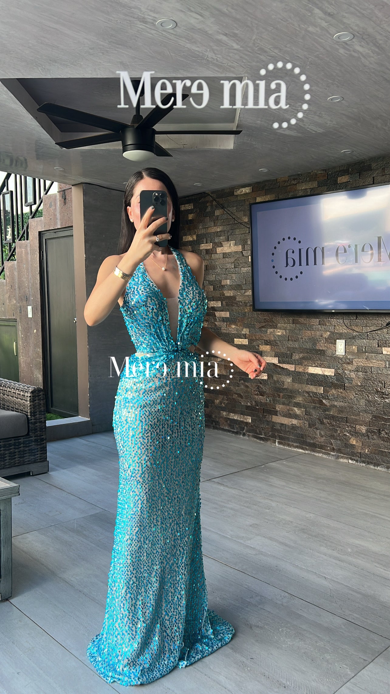 Vestido azul lent abert