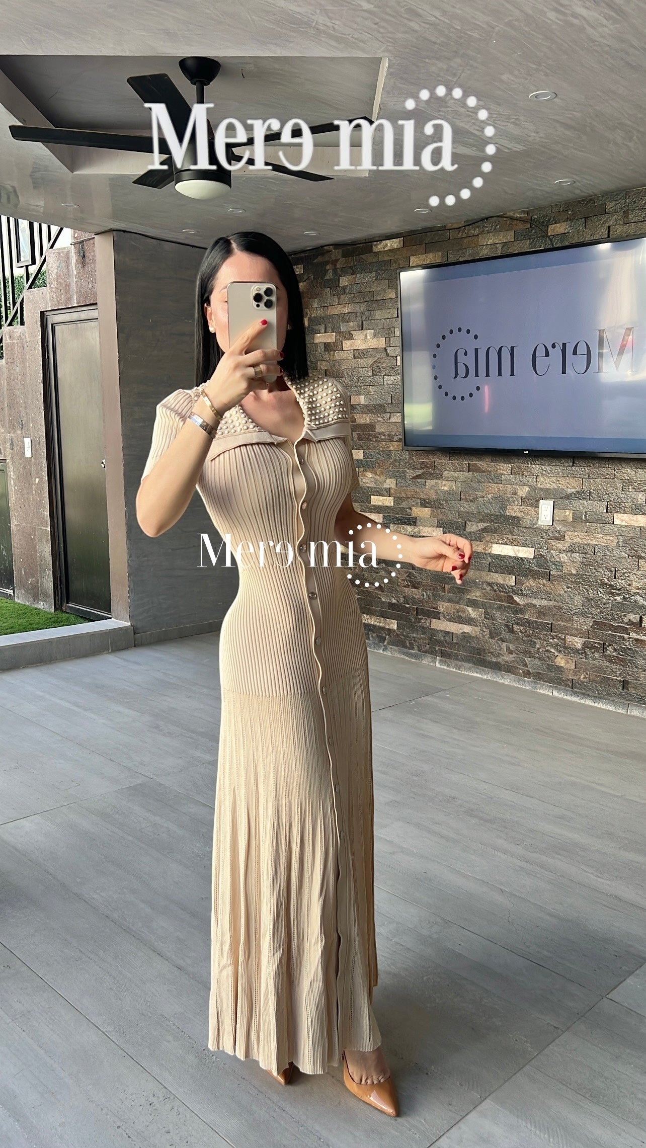 Vestido beige apl cuello