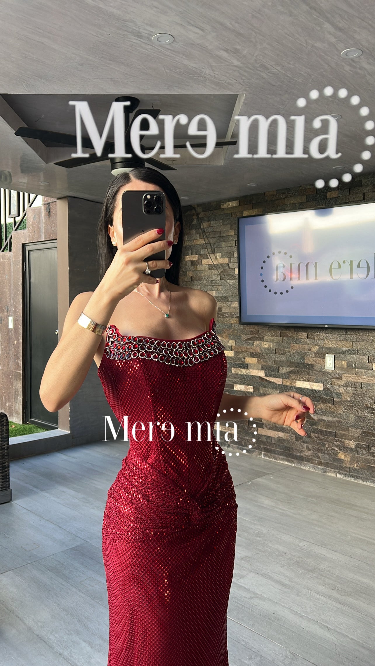 Vestido tinto puntos U plata