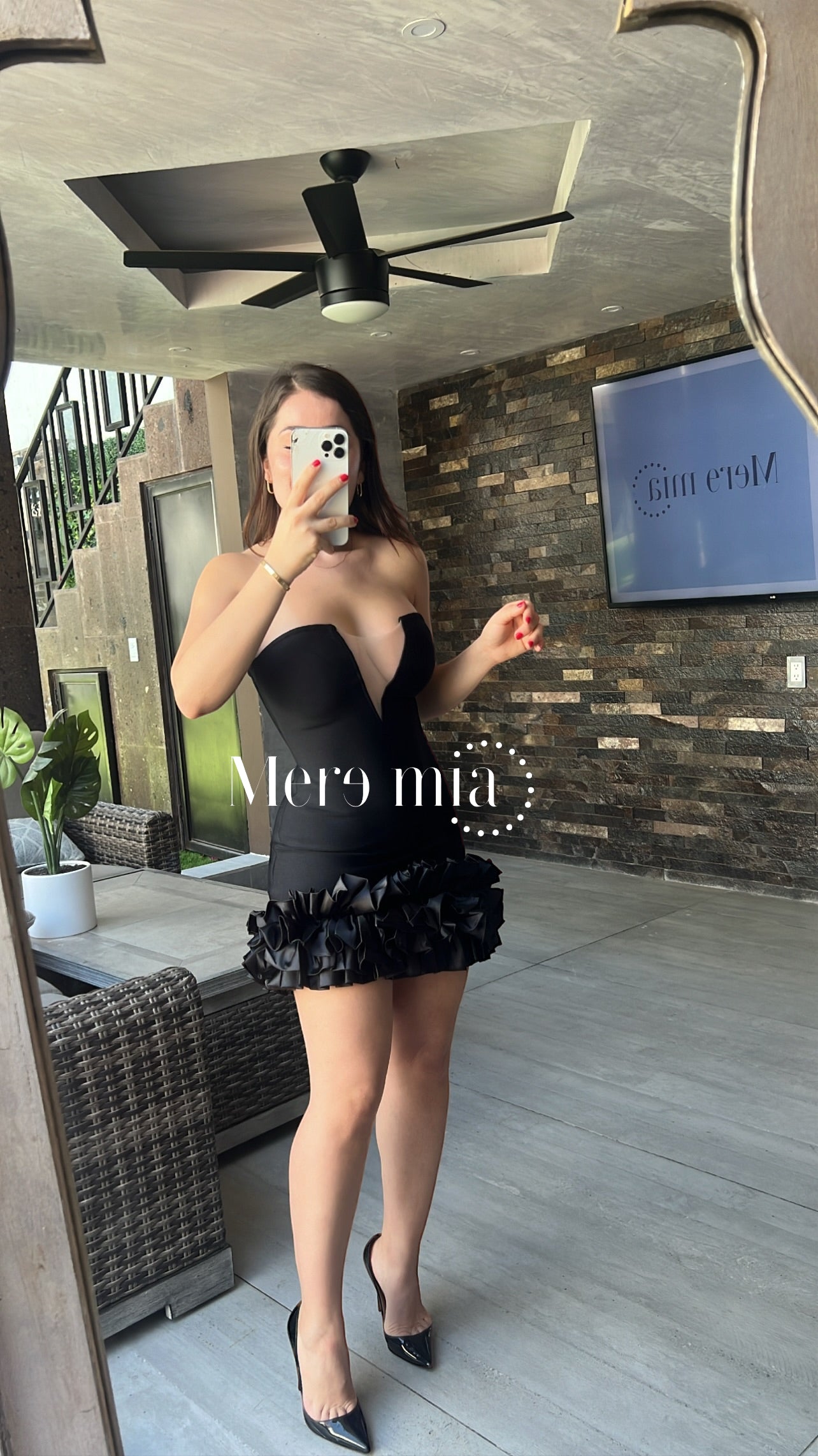 Vestido negro escarola