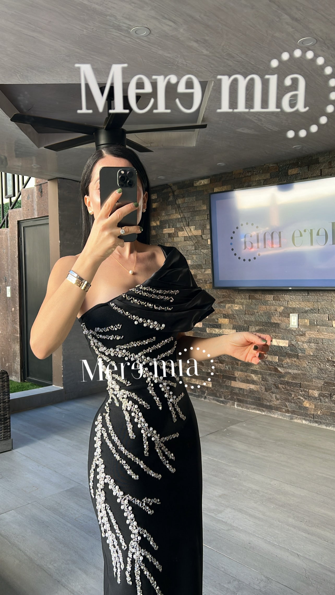 Vestido negro ramas tul