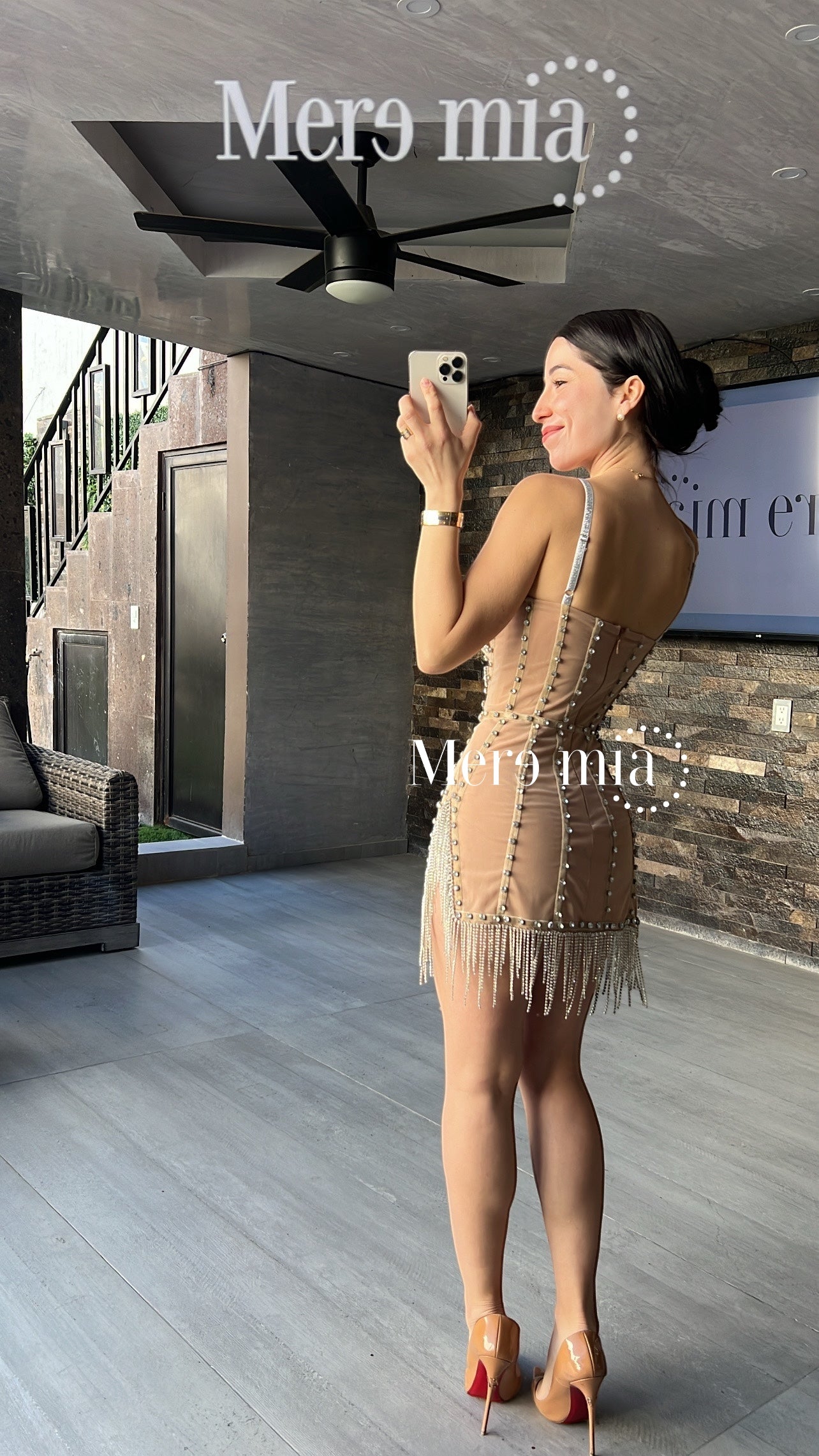 Vestido beige aplicaciones