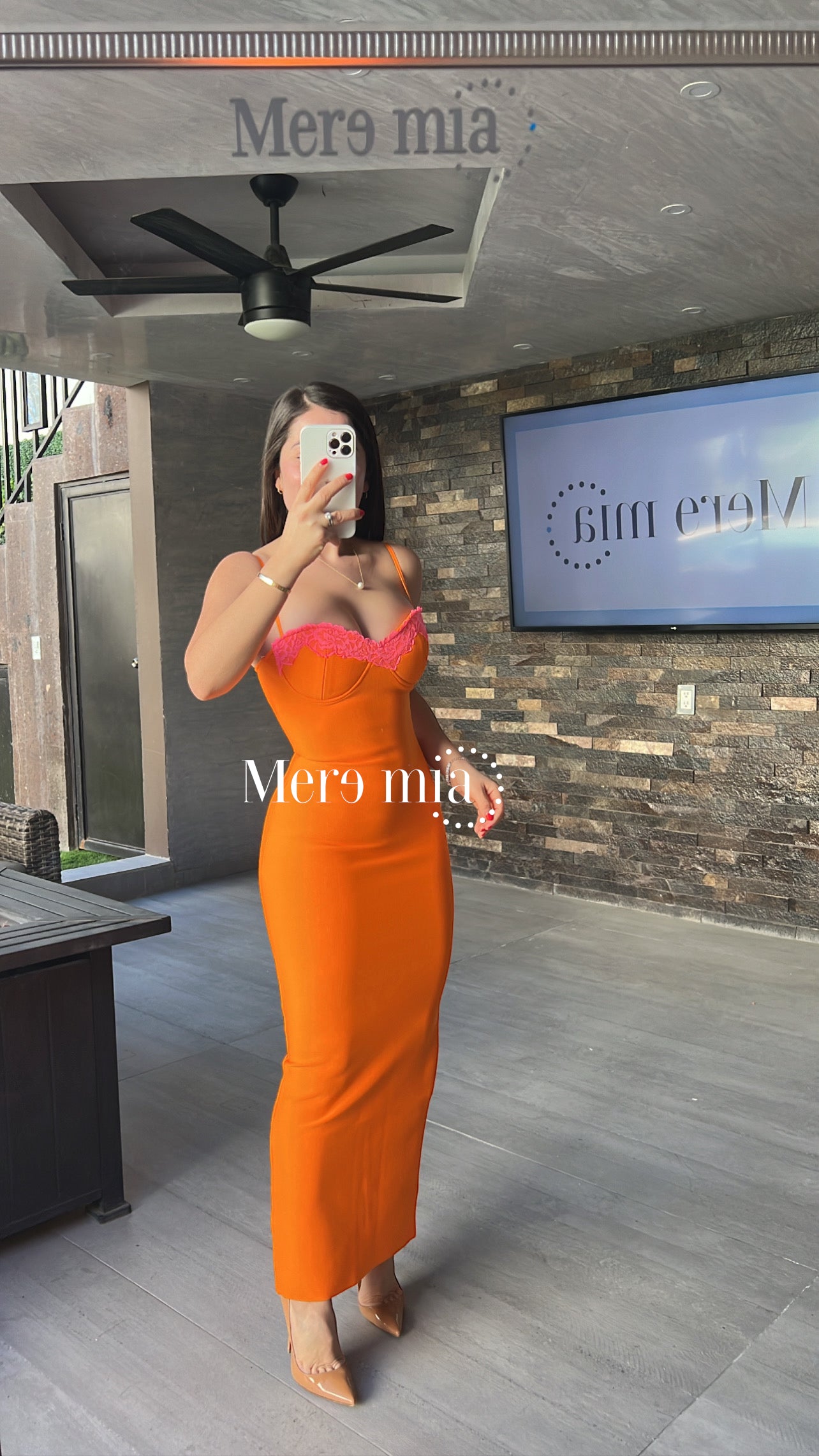 Vestido naranja encaje rosa