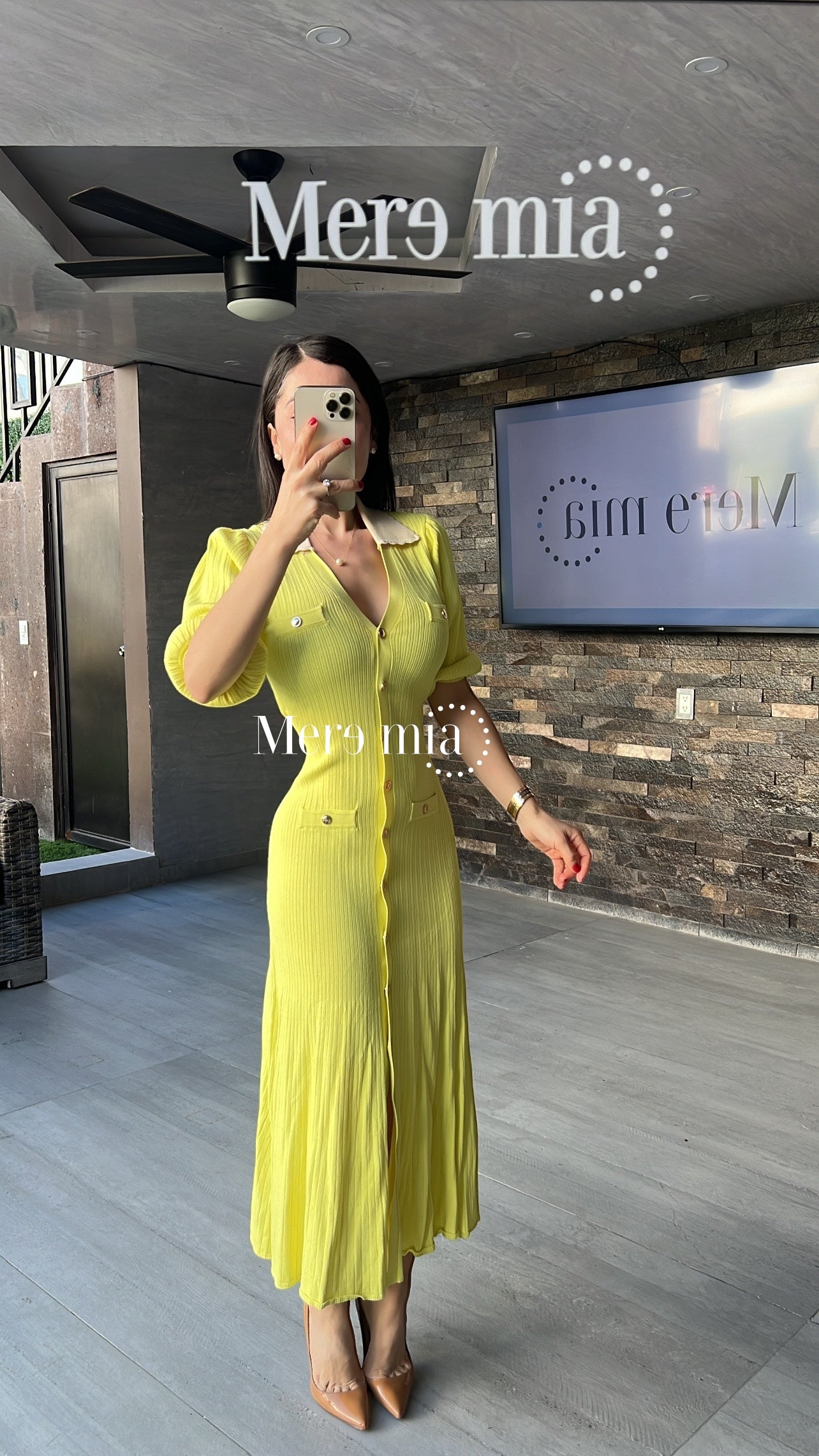 Vestido amarillo cuello