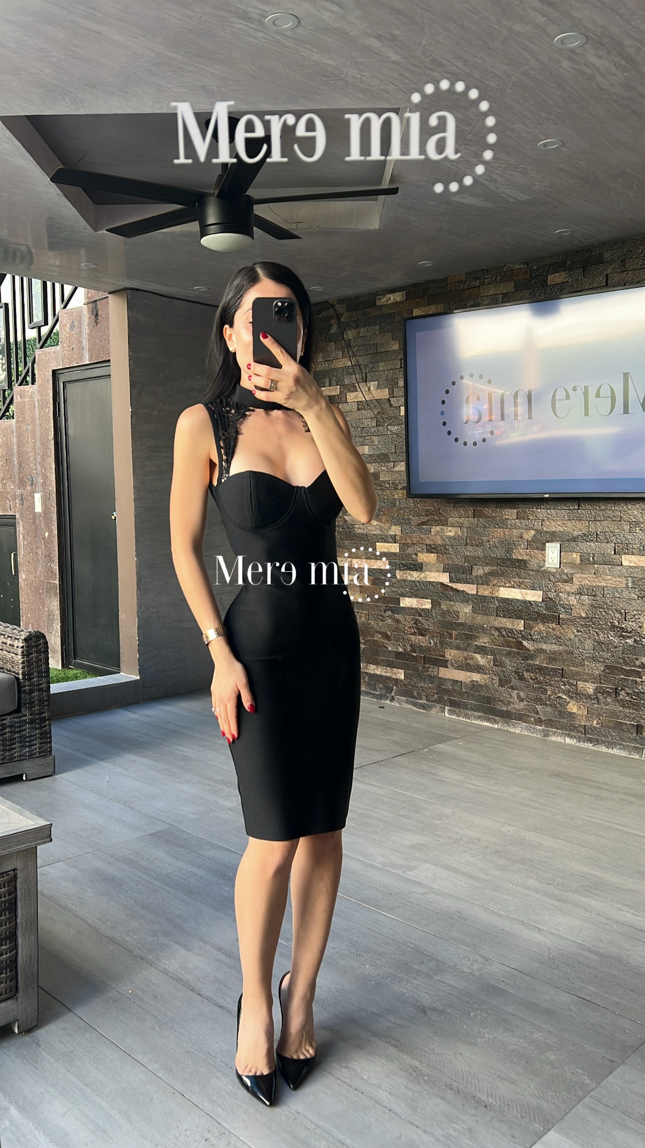 Vestido negro cuello encaje