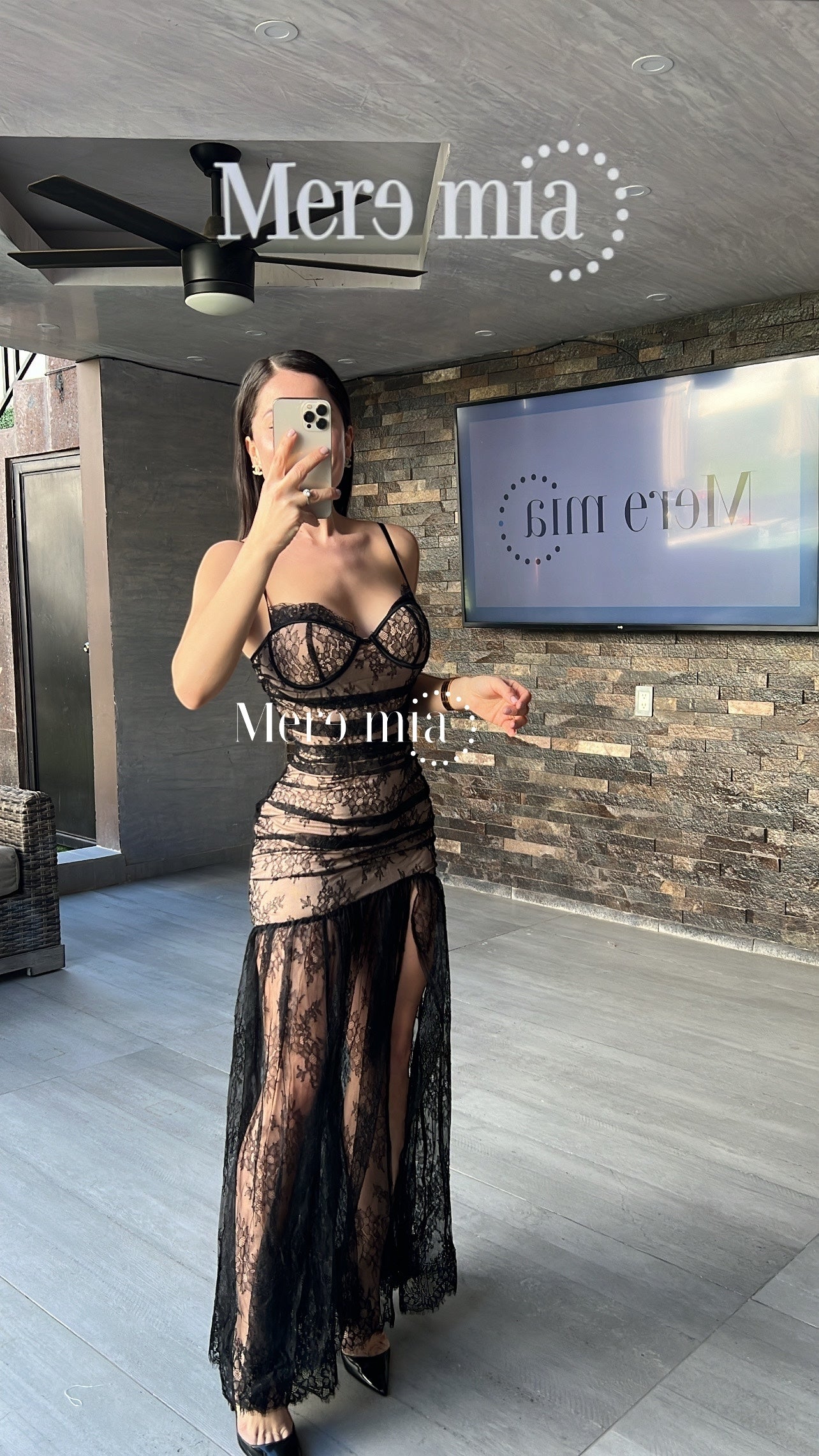 Vestido nude encaje negro