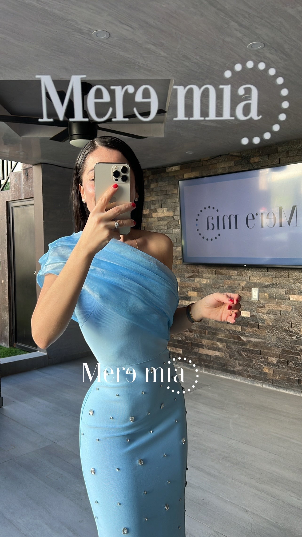 Vestido azul tul hombro