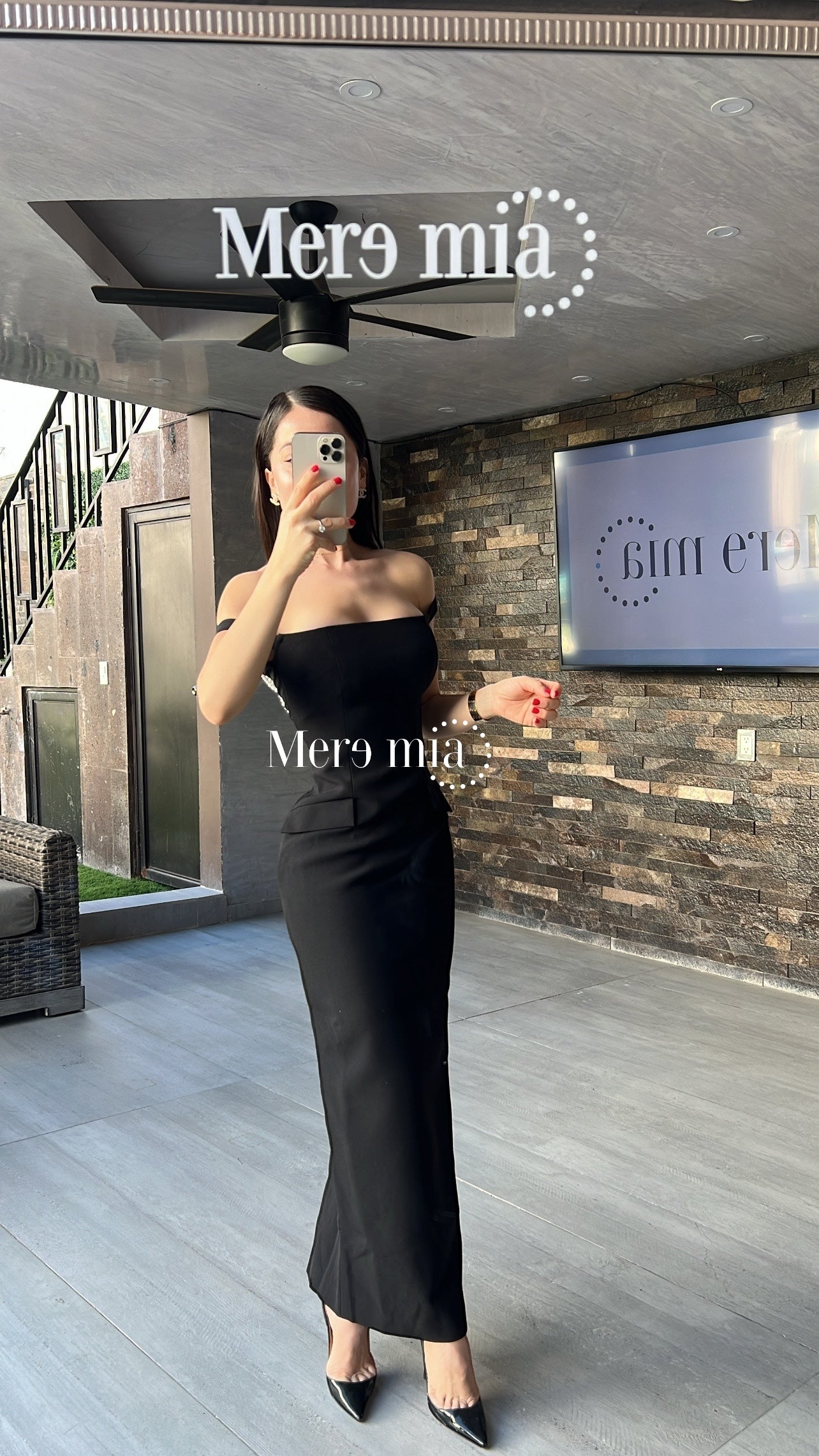 Vestido negro espalda perlas