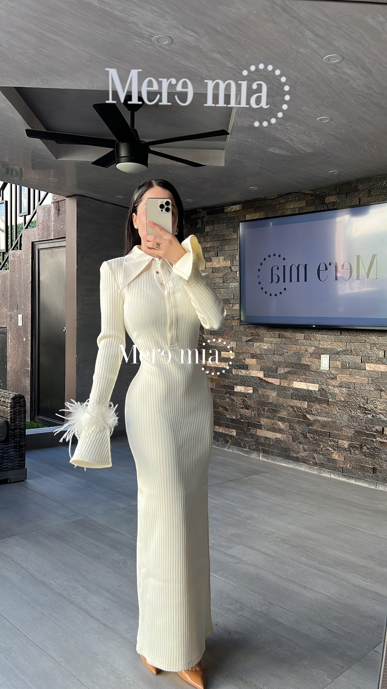 Vestido beige claro cuello