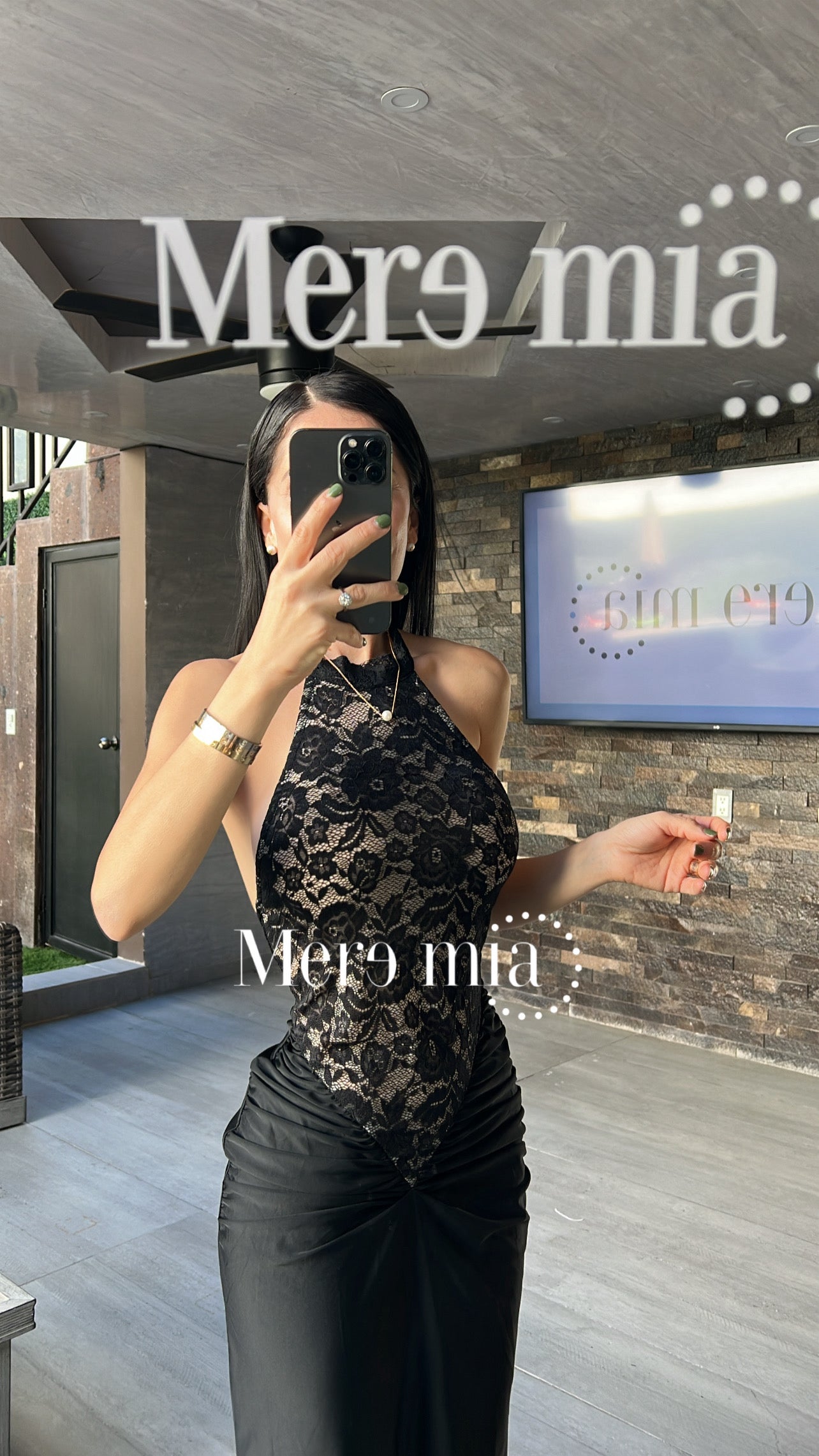 Vestido negro encaje cuello