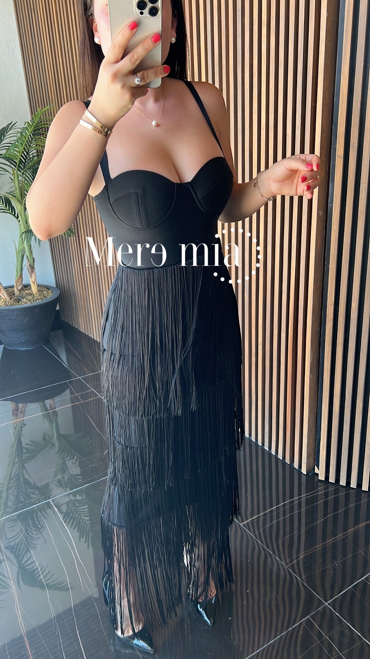 Vestido negro barbas copas