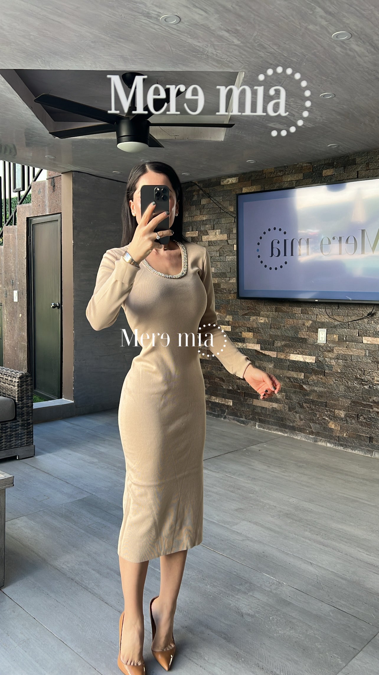 Vestido beige escote U