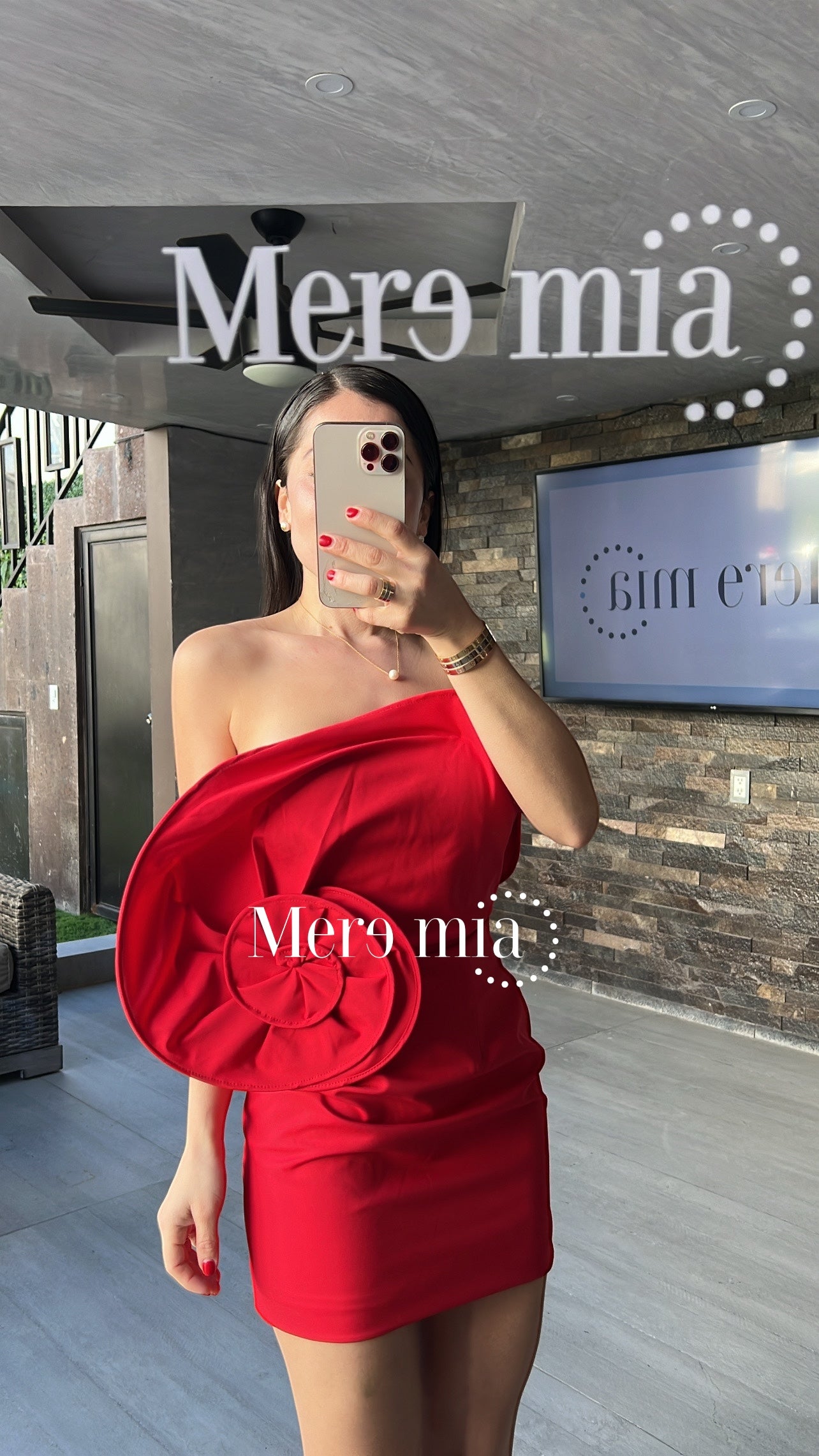 Vestido rojo flor lado