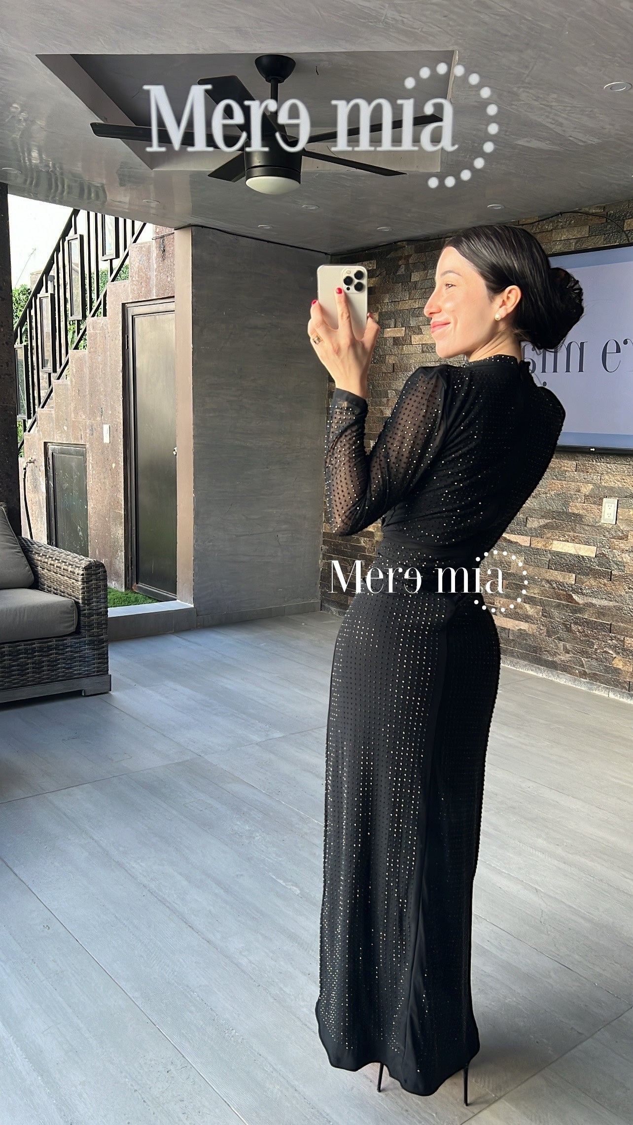 Vestido negro puntos cuello