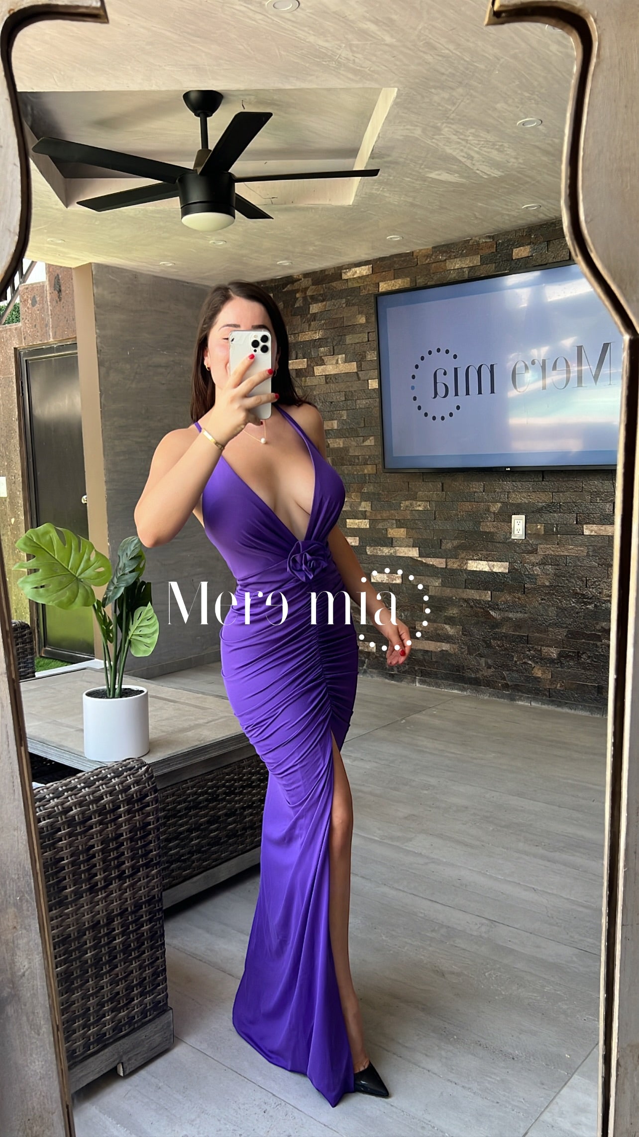 Vestido morado escote v