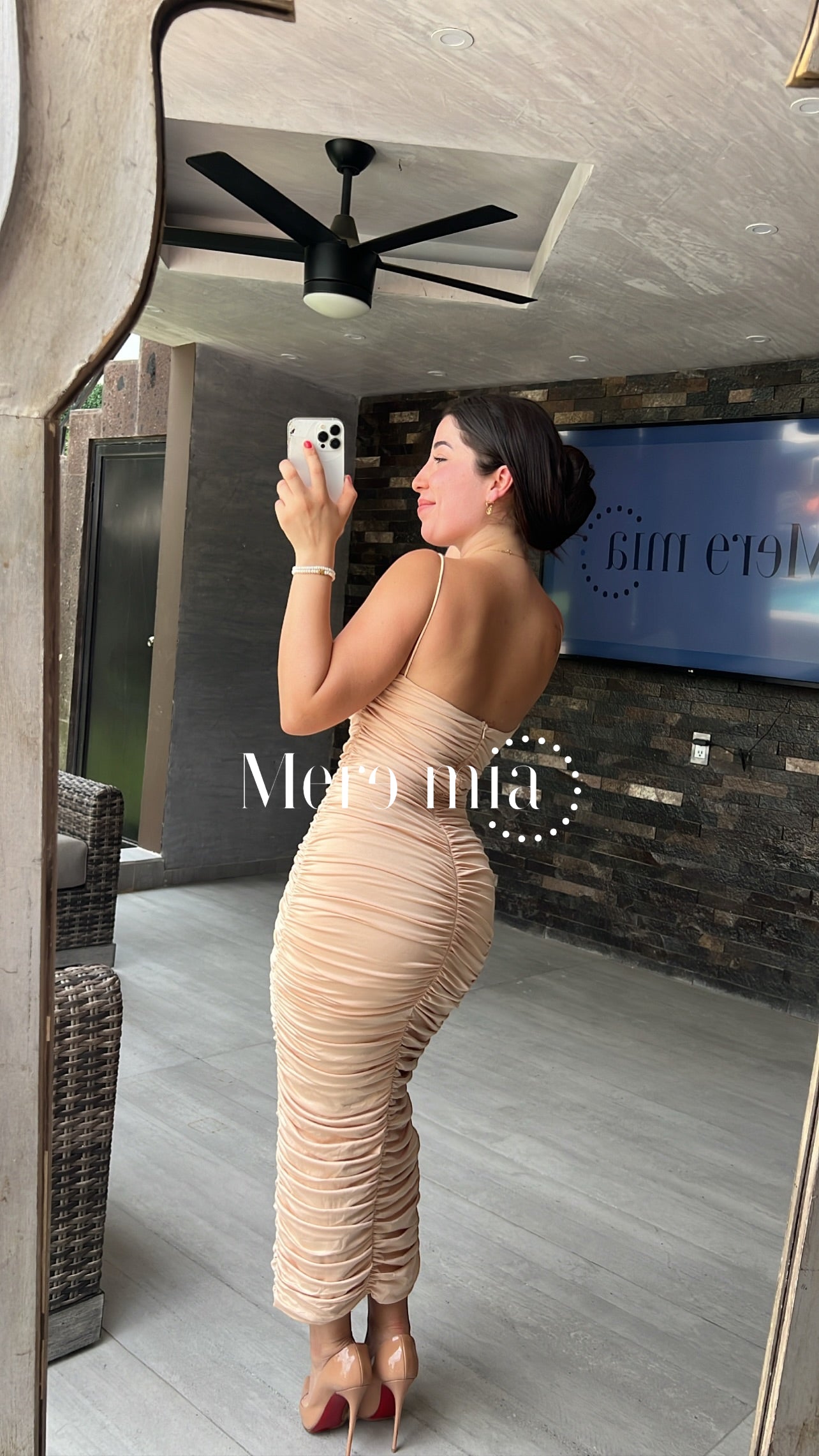 Vestido plisado beige