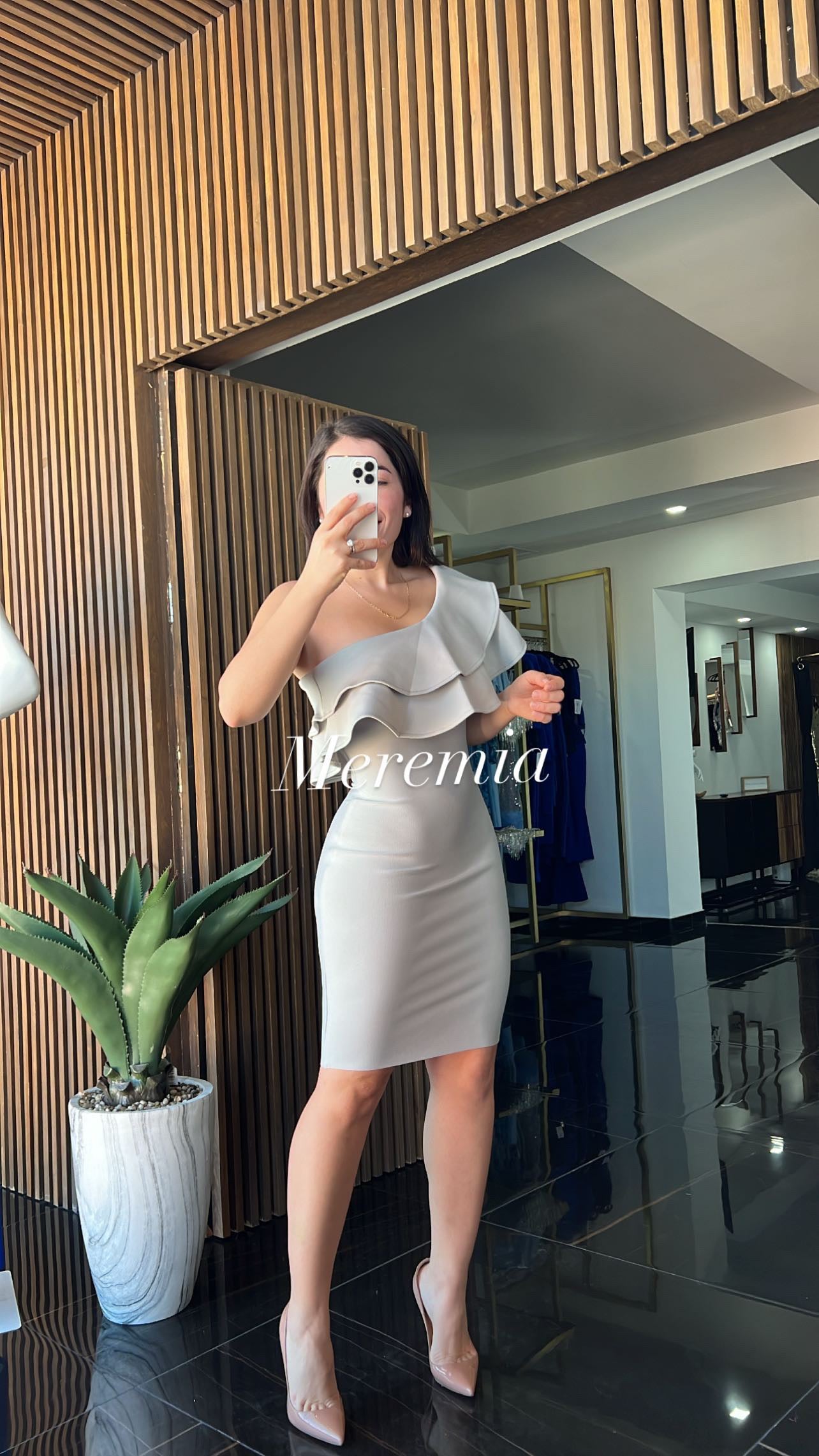 Vestido de un hombro olan