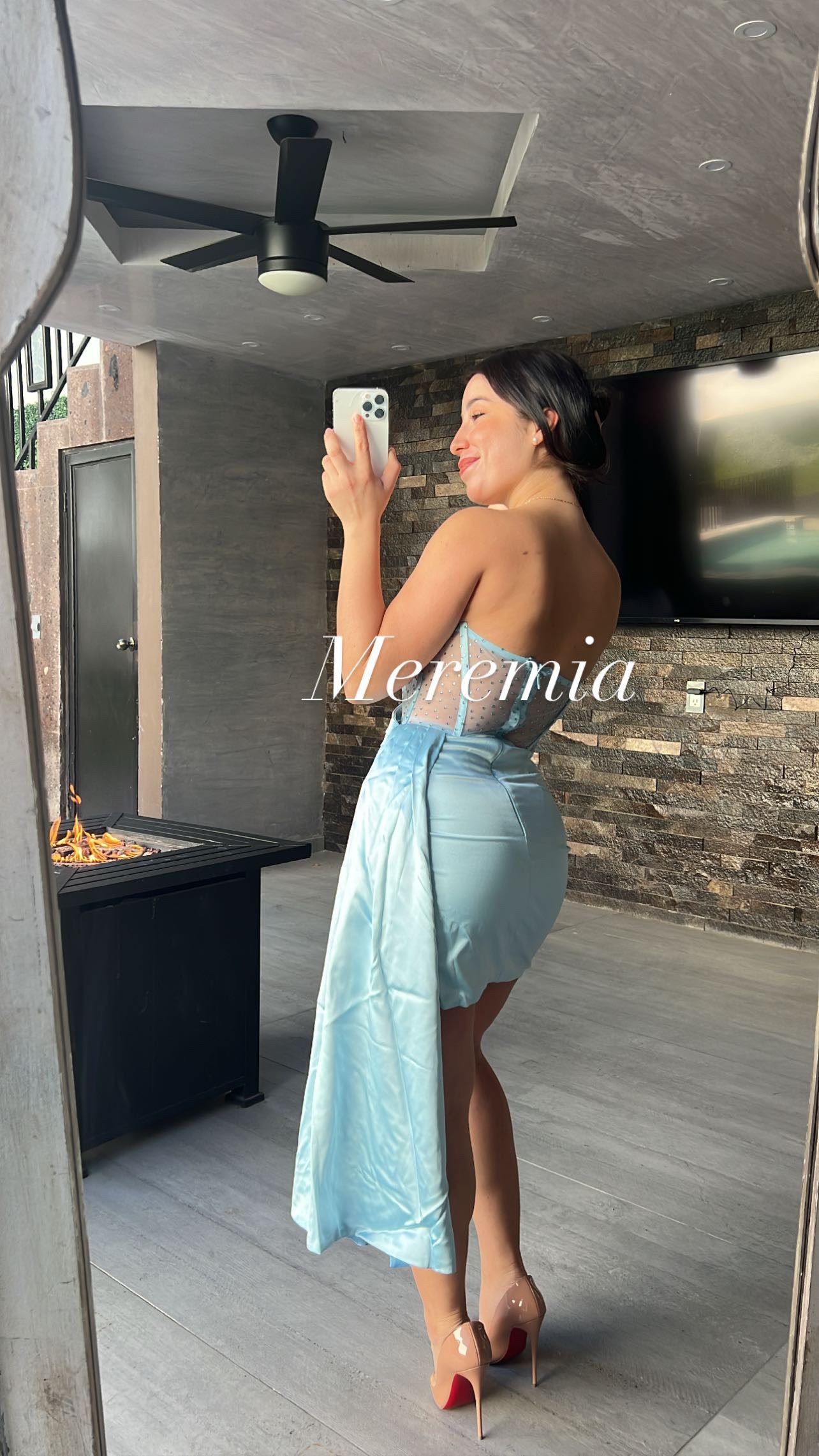 Vestido strapless corto satin