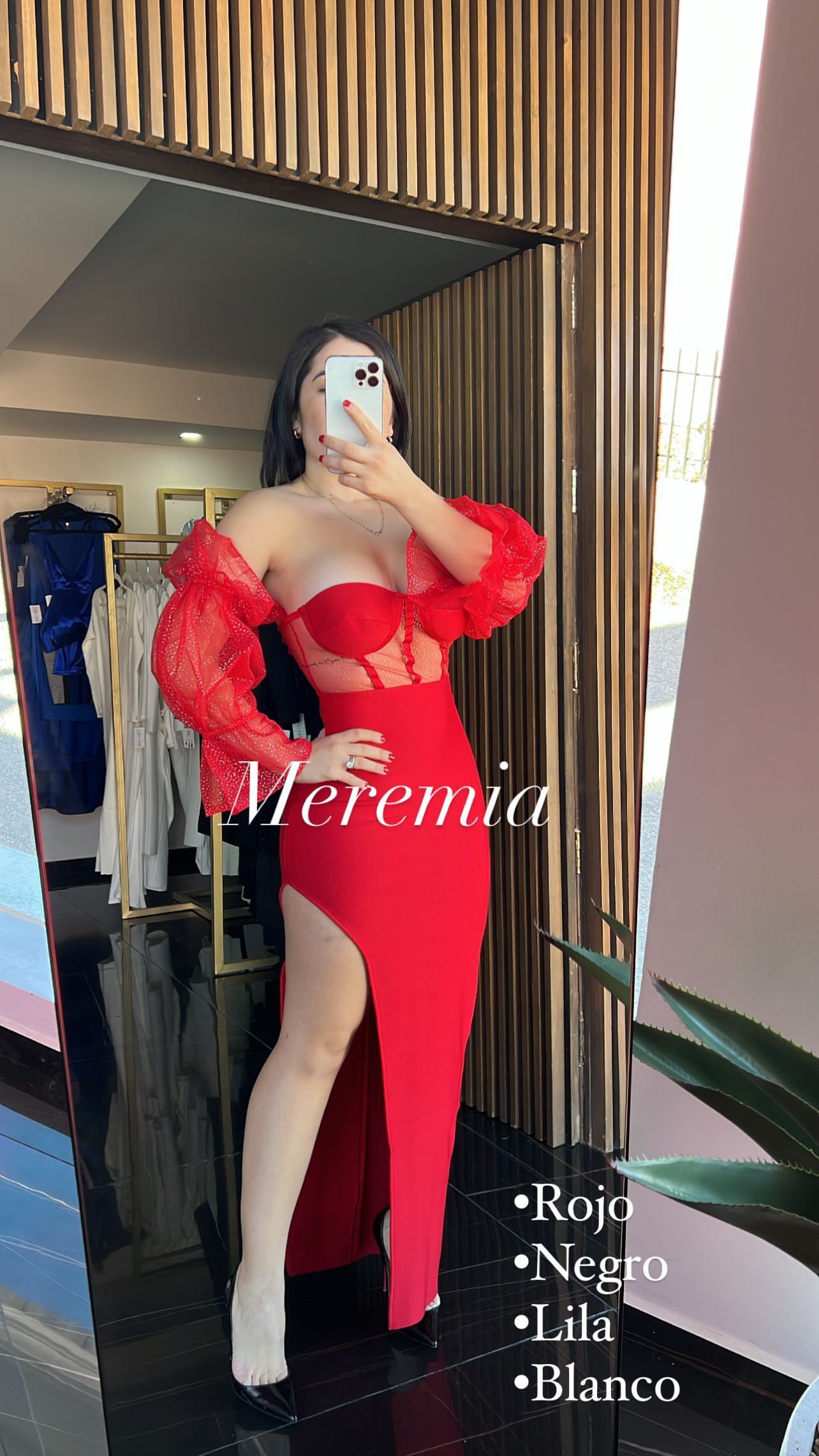 Vestido de manga bombacha y copas