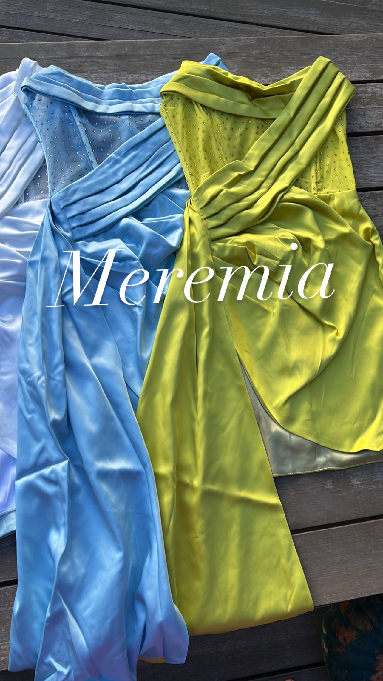 Vestido strapless corto satin