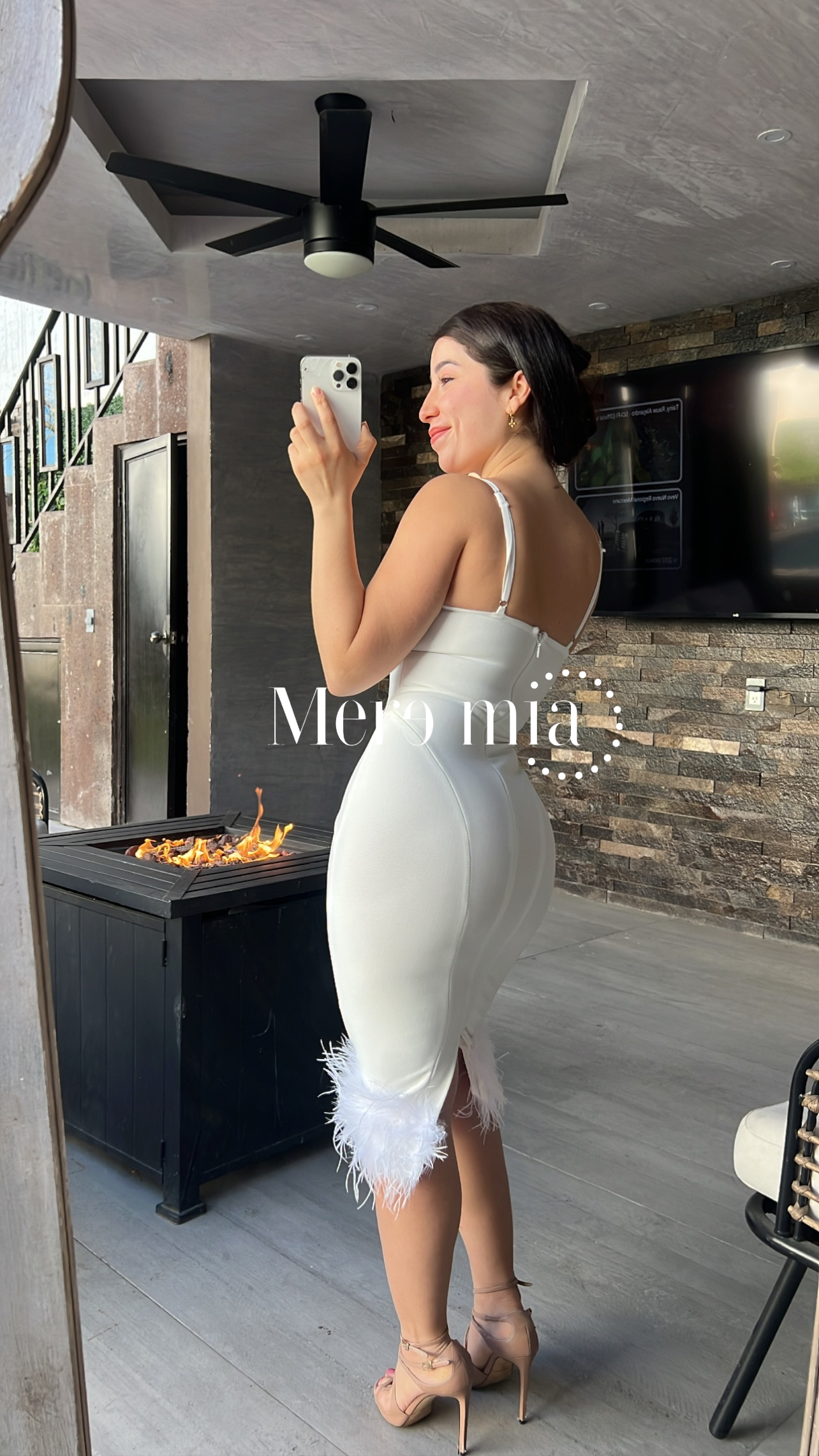 Vestido blanco con plumas
