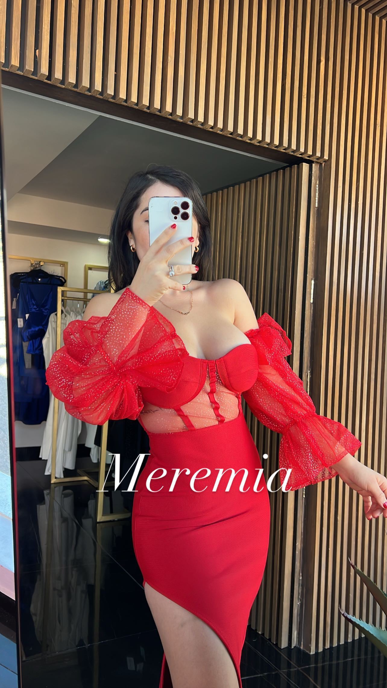 Vestido de manga bombacha y copas