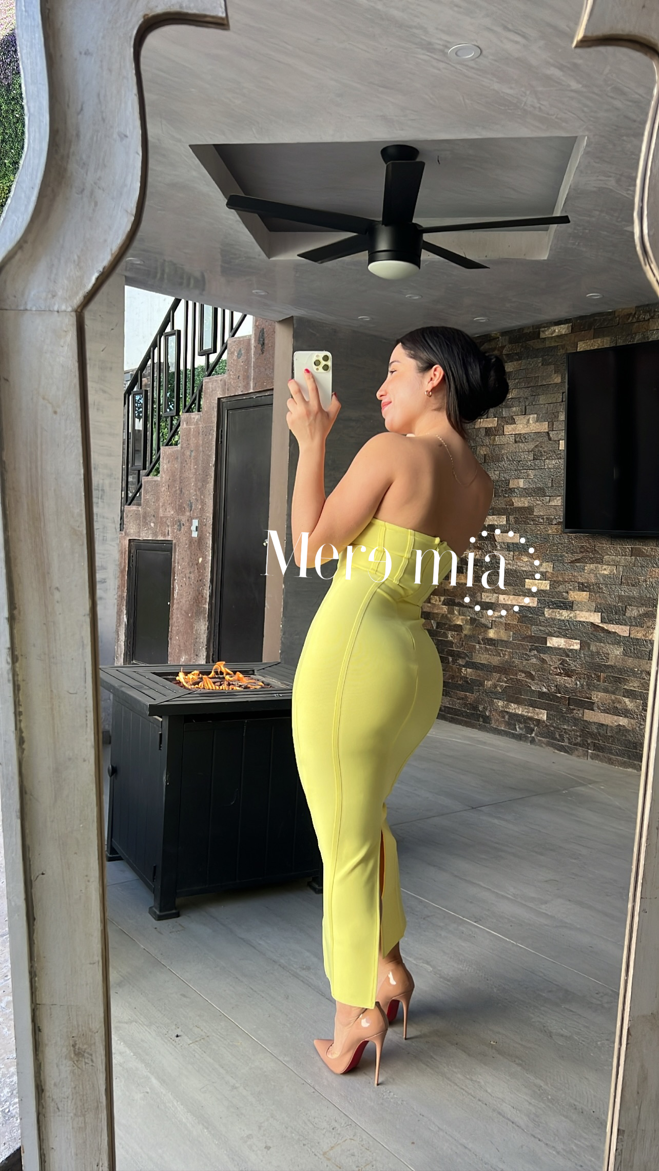 Vestido amarillo strapless tipo corset